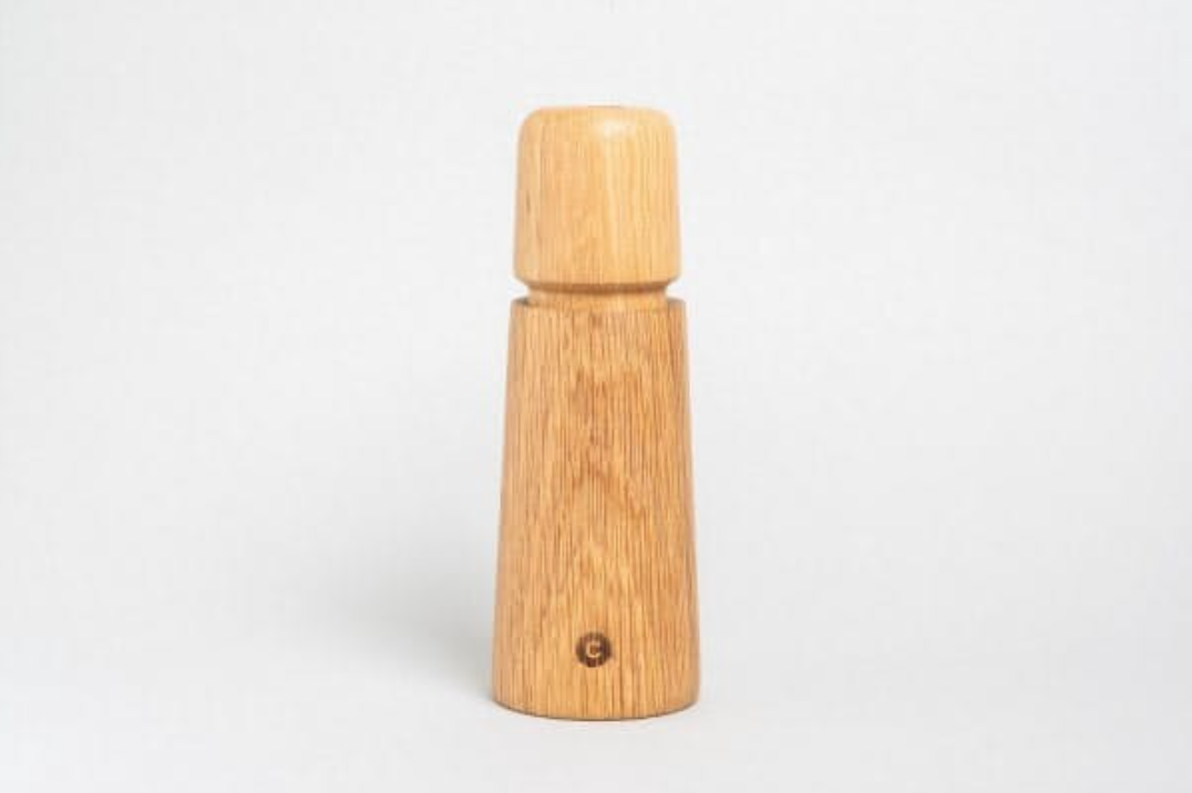Crash Grind C Collection "Stockholm (Oak)" (Manufacturer's suggested retail price 7480 yen). Made in Denmark, diameter about 60 x height about 170 mm, 36-step adjustment (with 6-step guide), ceramic grinder